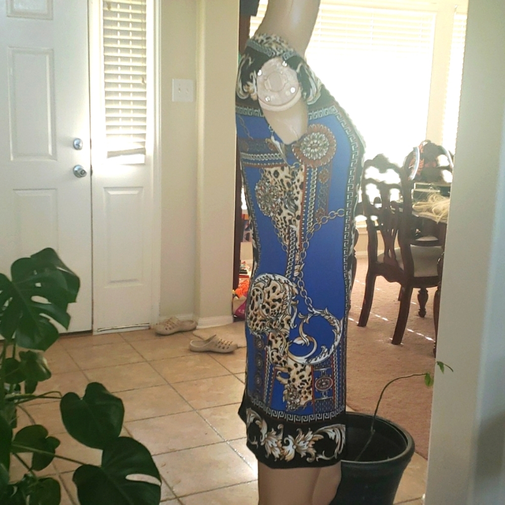 White Mark s elaborate design of sconces & chains sleeveless - Picture 2 of 5